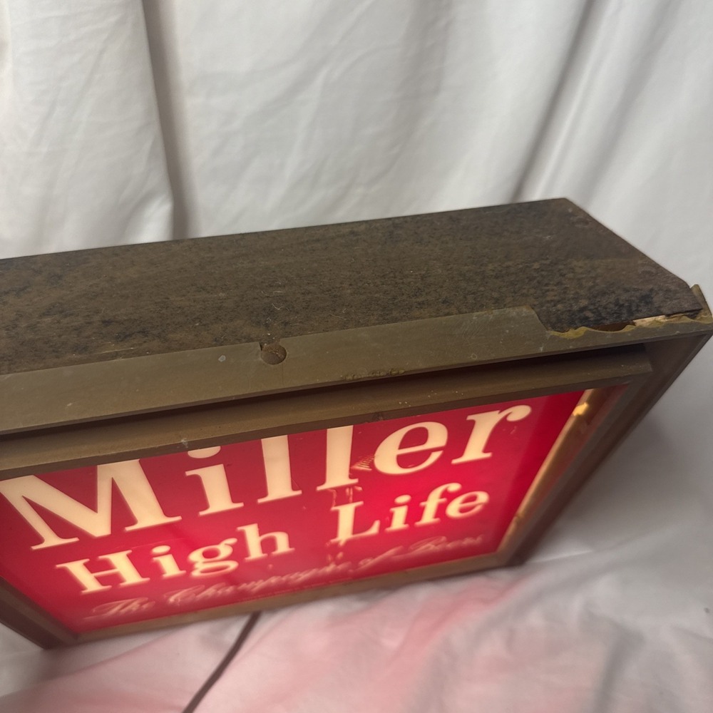 Vintage Miller High Life Light Up Red Sign The Champagne Of Beers Milwaukee WI - Picture 3 of 9
